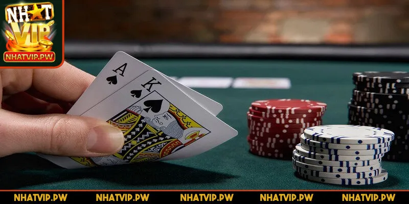 Cách chơi Poker cụ thể qua mỗi vòng cược